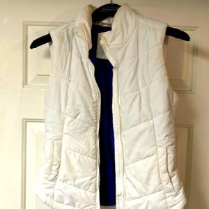 Aeropostal Women’s Small white puffy vest.